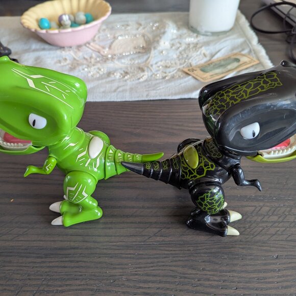 2 Zoomer Chomplingz Interactive Chomping  Dinosaur Mantis SEE VIDEO see notes - Picture 4 of 9